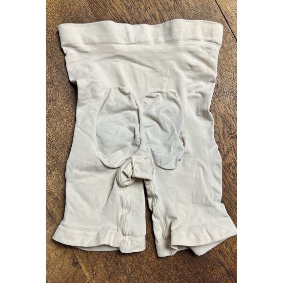 Skims Seamless Sculpt High Waist Above Knee Sculpt Short In Sand Size Small NWOT - Picture 2 of 3